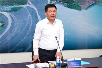 Bộ trưởng Nguyễn Hồng Diên khảo sát thực địa công trường Dự án nhà máy thủy điện Hòa Bình mở rộng